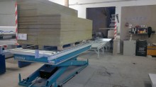 Hydraulická plošina s válečkovým dopravníkem